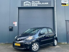 Toyota Aygo - 1.0 VVT-i Now NAP AIRCO AUX ELEKTRISCH PAKKET CENTRALE DEUR VERGERENDELING