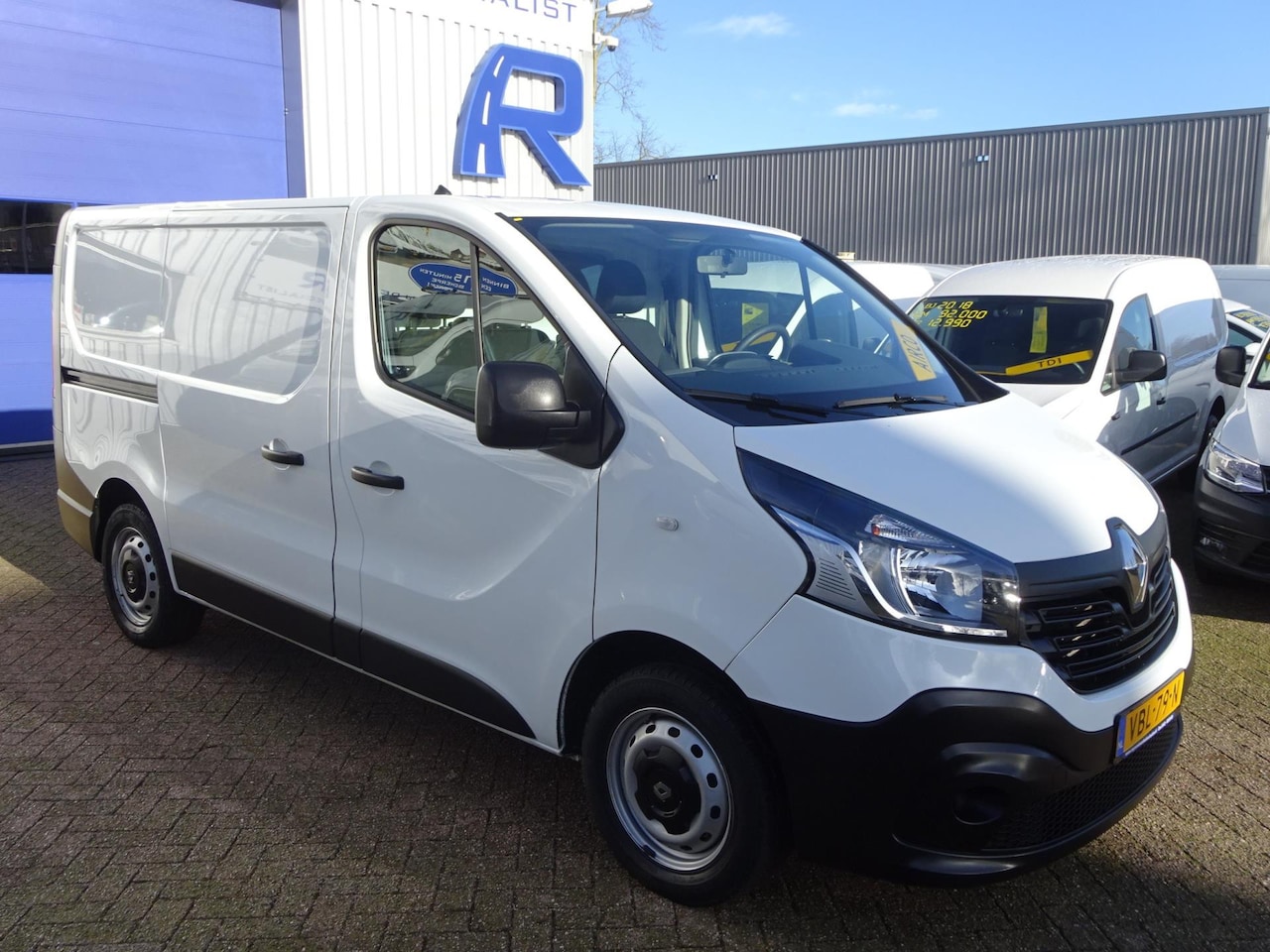 Renault Trafic - 1.6 dCi T27 EU6 L1H1 AIRCO NAVIGATIE 3 ZITPLAATSEN - AutoWereld.nl