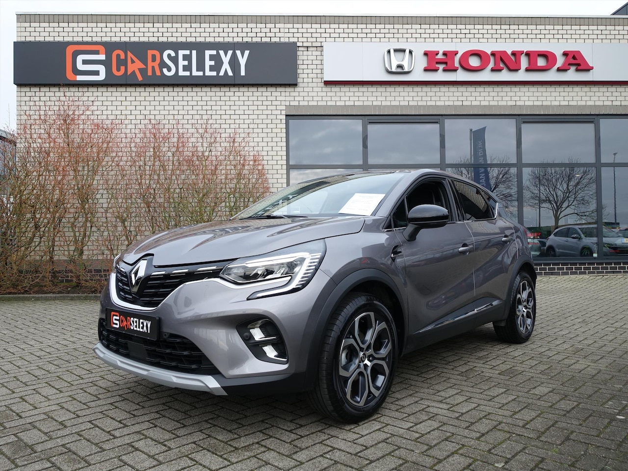 Renault Captur - TCe 90pk Techno Nieuwstaat 3583 km erop 18 INCH Navigatie Privacy Glas - AutoWereld.nl