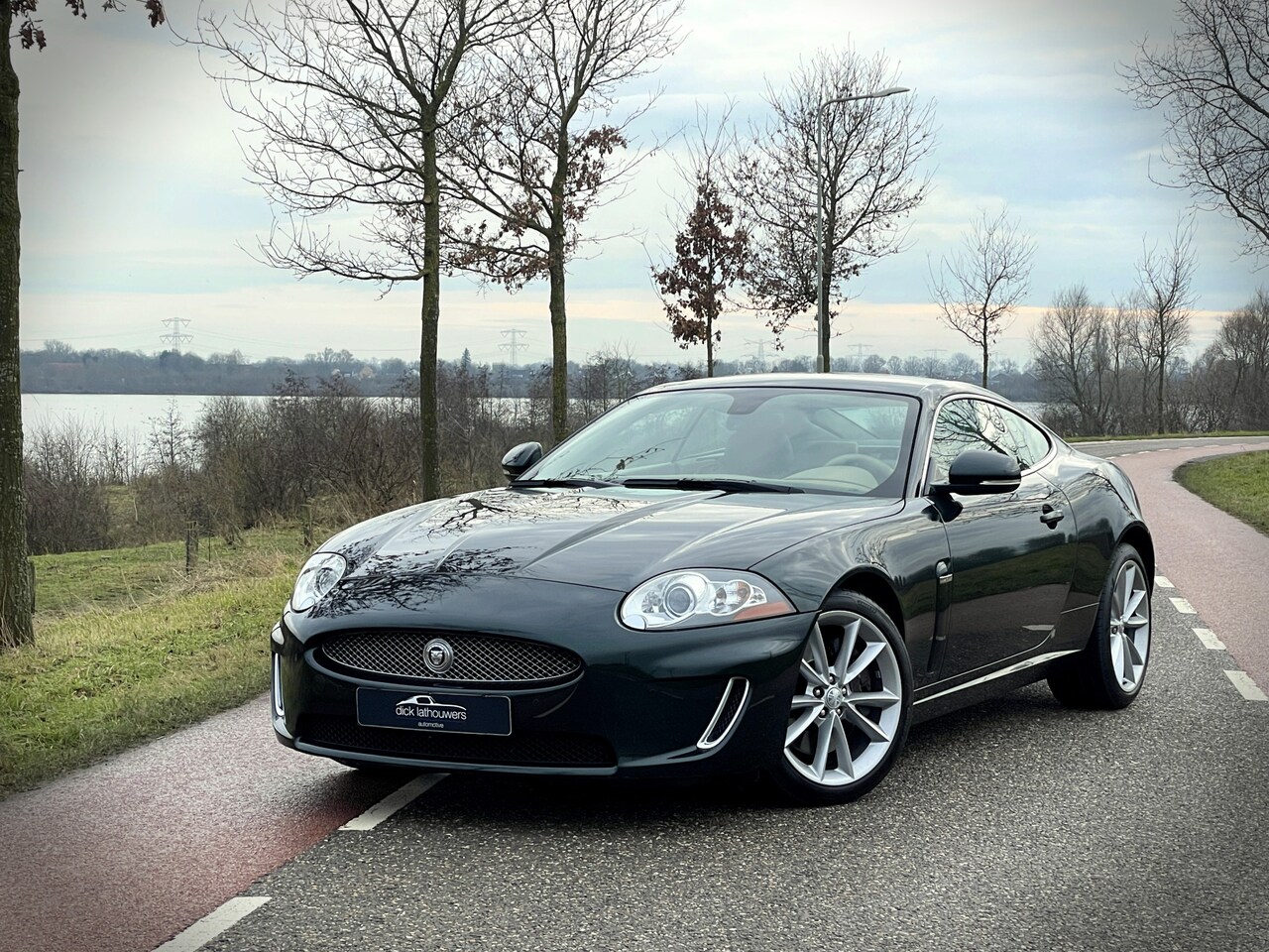 Jaguar XK - 5.0 V8 Coupé Portfolio / BOTANICAL GREEN / XK SPECIALIST / B&W - AutoWereld.nl