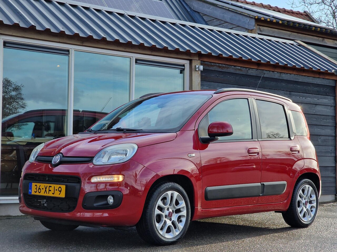 Fiat Panda - 0.9 TwinAir Lounge 0.9 TwinAir Lounge (Automaat / Climate / City stand / Navigatie / Parkeersensoren / Voorru - AutoWereld.nl