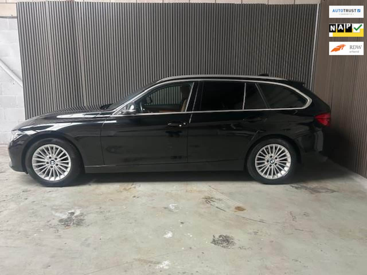 BMW 3-serie Touring - 318i Luxury Edition 318i Luxury Edition - AutoWereld.nl