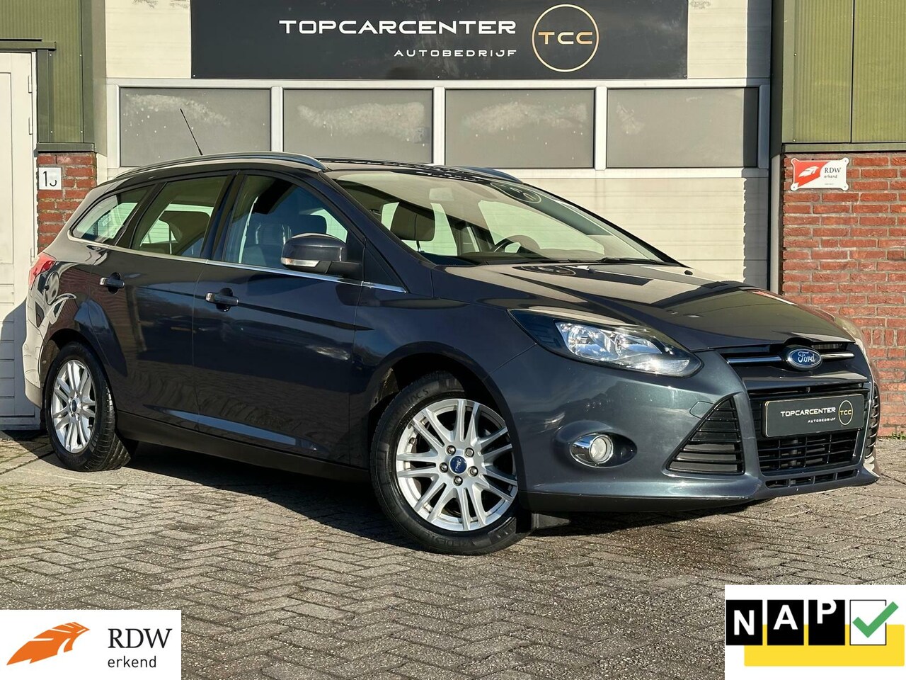 Ford Focus Wagon - 1.0 EcoBoost Titanium/TREKH/PARKS/APK/NAP - AutoWereld.nl