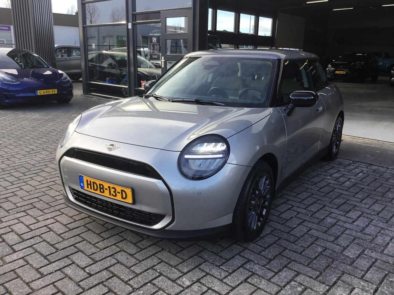 MINI Cooper - Mini E Essential 40.7 kWh NIEUW!! - AutoWereld.nl