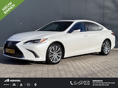 Lexus ES - 300h Preference Line / Apple Carplay/Android Auto / Elektrisch glazen schuif-/kanteldak /