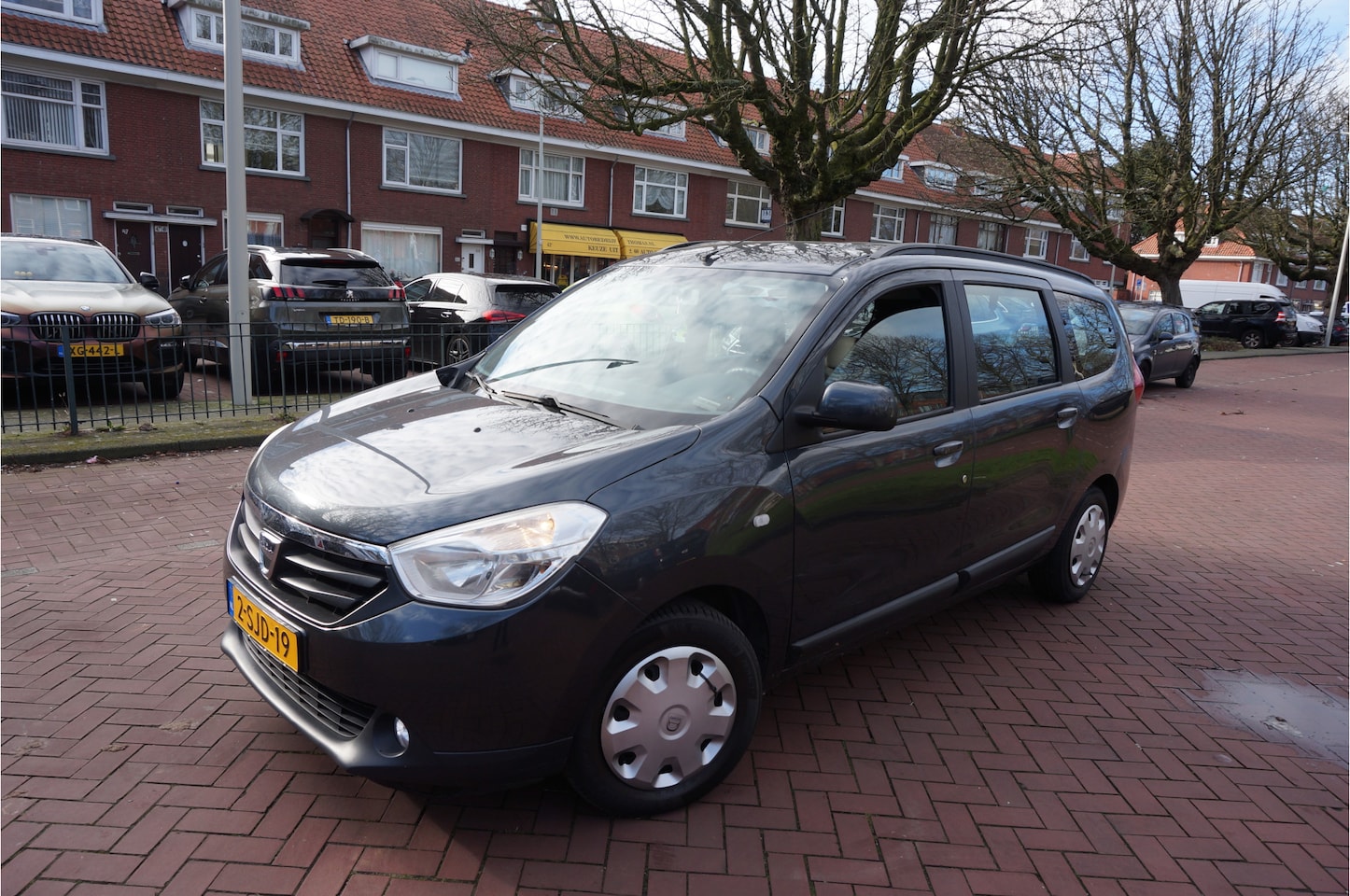 Dacia Lodgy - 1.2 TCe Lauréate 7p. LET OP MOTOR NIET GOED...... 7 PERSOONS.... - AutoWereld.nl