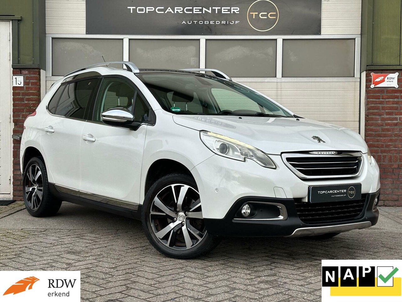 Peugeot 2008 - 1.6 VTi Féline/PANO/TREKH/CRUISE/NAVI/APK/NAP - AutoWereld.nl