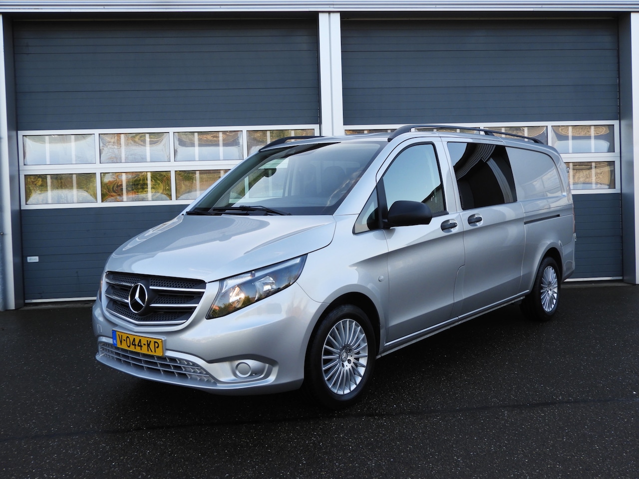 Mercedes-Benz Vito - 119 CDI XL DC AUT | LEER | CAMERA | 2X SCHUIFDEUR - AutoWereld.nl