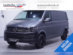 Volkswagen Transporter - 2.0 TDI 150 pk L2H1 Airco, 18" LMV, Trekhaak Cruise Control, PDC achter, 3-Zits, APK 04-20