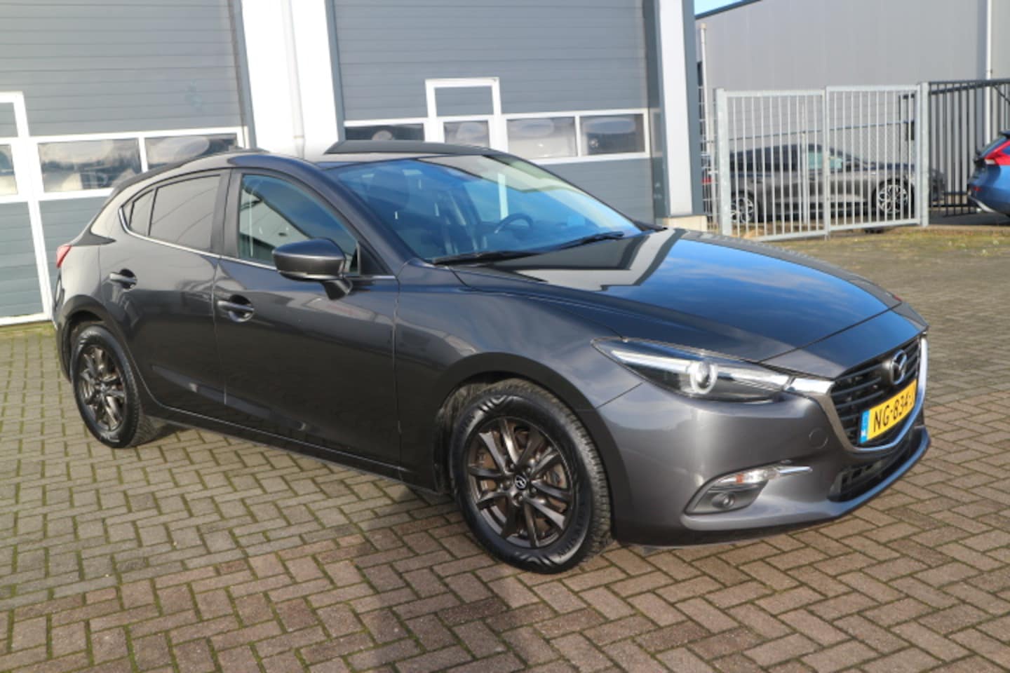 Mazda 3 - 2.2 SkyActiv-D 150 SkyLease 2.2 SkyActiv-D 150 SkyLease+ - AutoWereld.nl