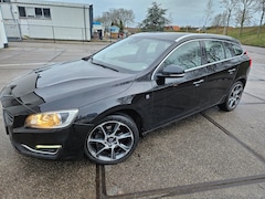 Volvo V60 - 2.0 T3 Ocean Race Eerste eigenaar Ocean Race uitvoering.