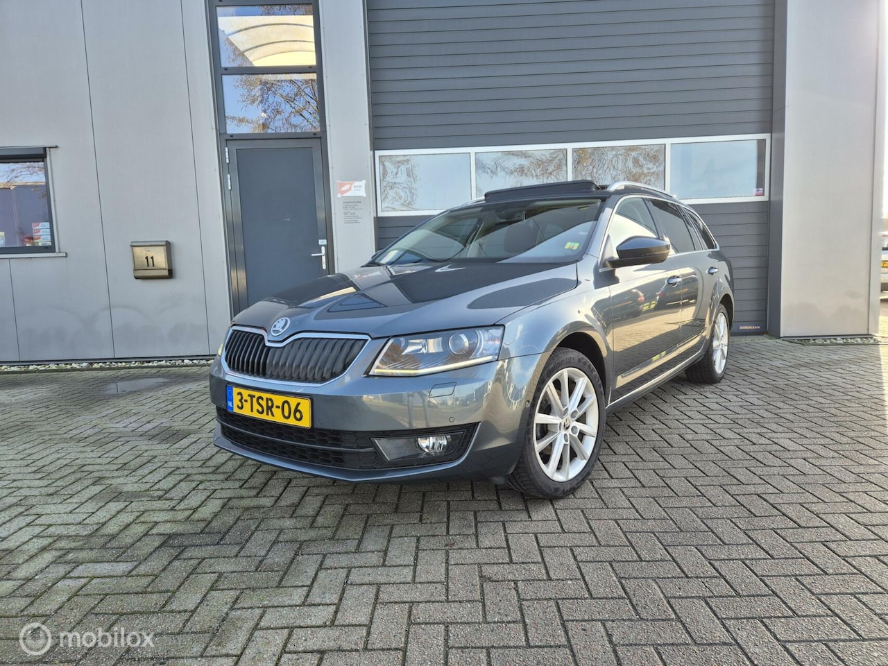 Skoda Octavia Combi - 1.2 TSI Greentech Elegance Businessline BOMVOL - AutoWereld.nl