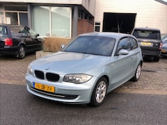 BMW 1-serie - 116i Business Line Keurig nette en goed rijdende auto.LET GOED OP: Motor olie lampje brand