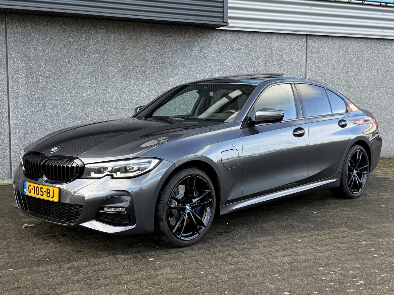 BMW 3-serie - 330e MSport Schuifdak | HarmanKardon | DAB | LED | Sfeerverlichting | Cruisecontrol | Stoe - AutoWereld.nl