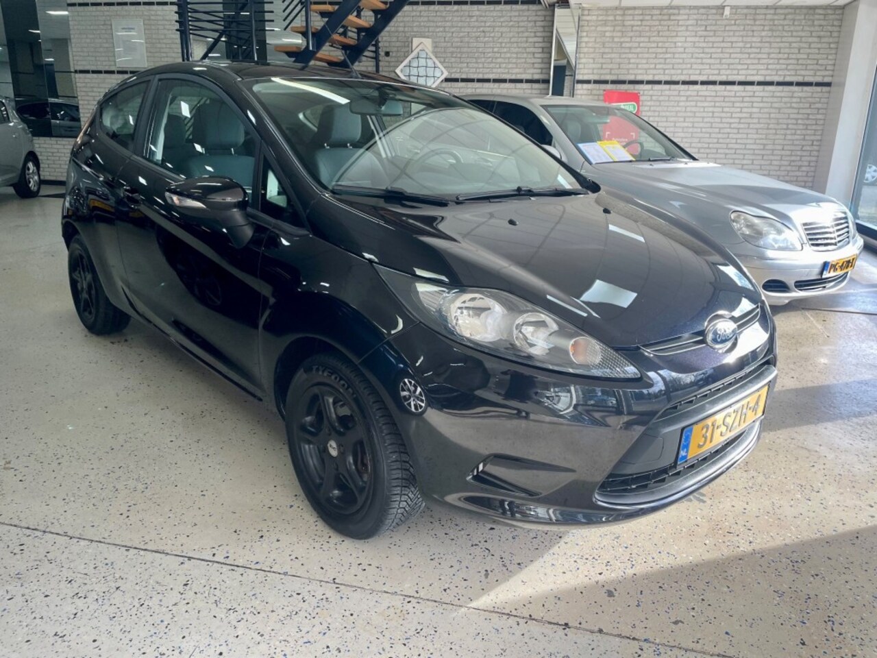 Ford Fiesta - 1.25 LIMITED BLACK EDITION / AIRCO / USB / AUX / LM VELGEN - AutoWereld.nl