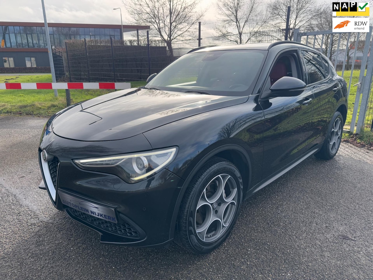 Alfa Romeo Stelvio - 2.0 T AWD Super Q4 AWD Leder Camera Trekhaak - AutoWereld.nl