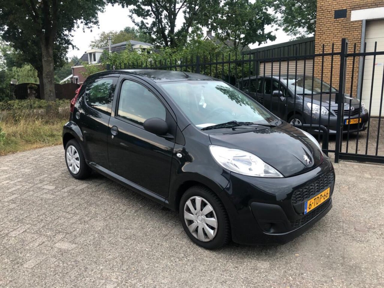 Peugeot 107 - 1.0 Urban Light Accent 1.0 Urban Light Accent - AutoWereld.nl