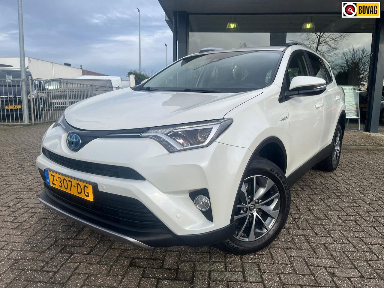 Toyota RAV4 - 2.5 Hybrid Dynamic|Elek Klep|Keyless|Dodehoek detector - AutoWereld.nl