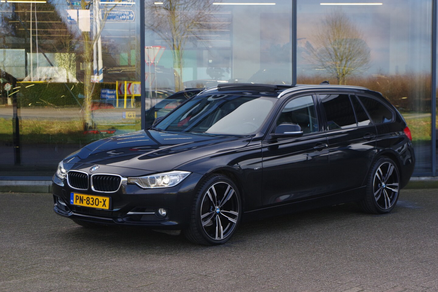 BMW 3-serie Touring - 320i 184 PK Automaat High Executive Sport-Line, Leder, Panoramadak, Trekhaak - AutoWereld.nl