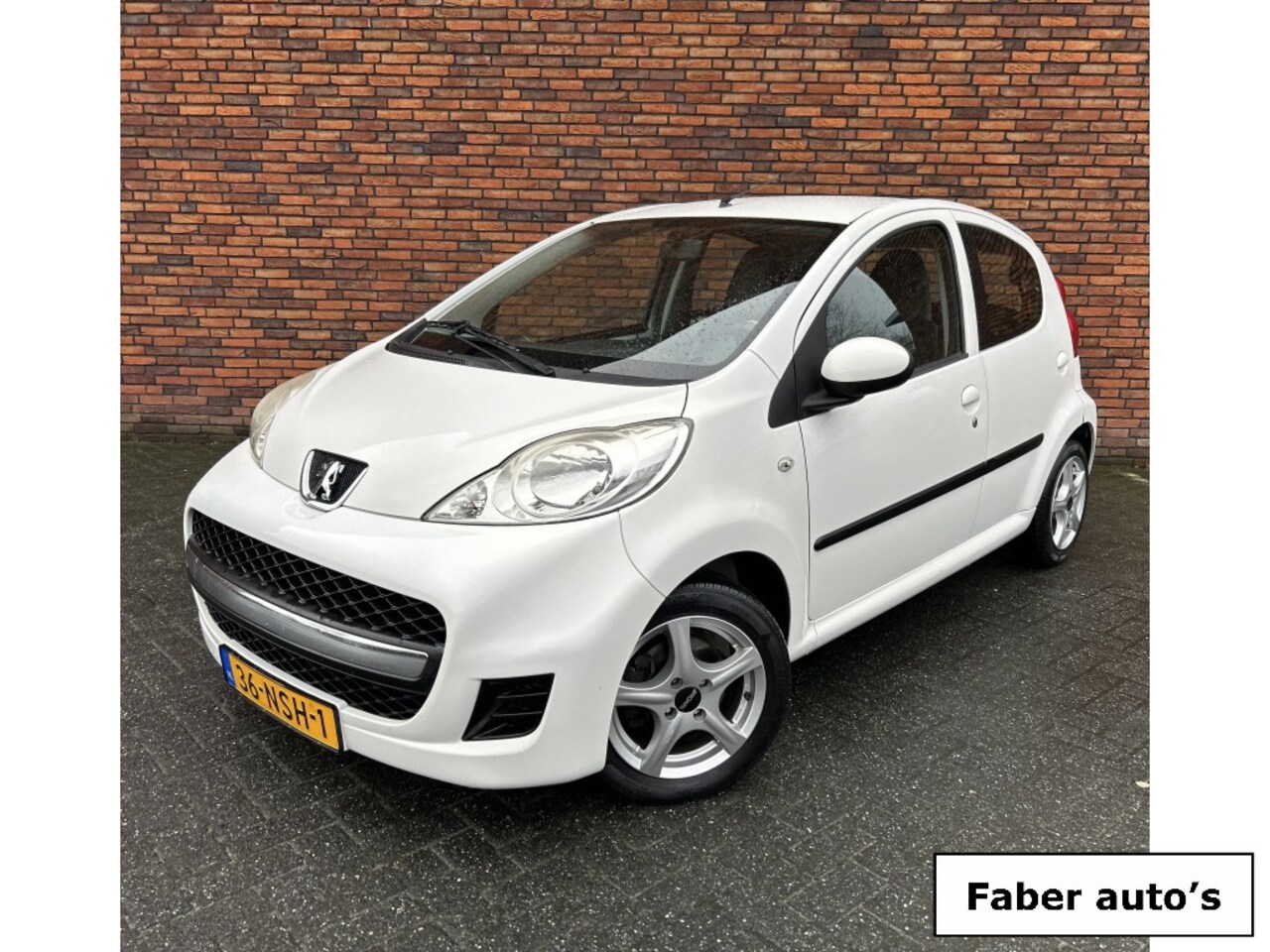 Peugeot 107 - 1.0 Automaat/ Airco/ Half leer/ El. Ramen/ LM - AutoWereld.nl