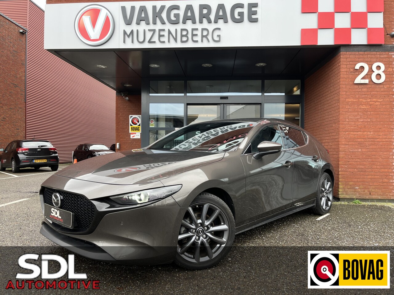 Mazda 3 - 2.0 e-SkyActiv-G M Hybrid 122 Luxury // HUD DISPLAY // ADAPT. CRUISE // KEYLESS // DODEHOE - AutoWereld.nl