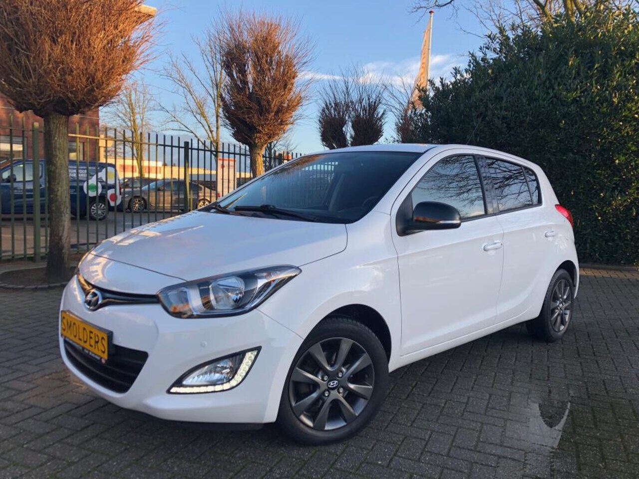 Hyundai i20 - 1.2i, AIRCO, Cruise Control, LM-velgen 15", Led, Isofix, Bluetooth, 1e eigenaar, 38.848 km - AutoWereld.nl