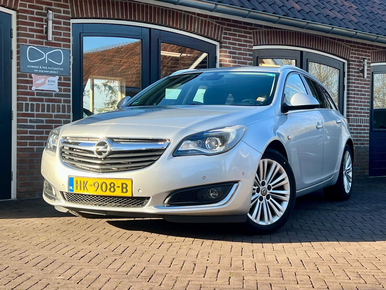 Opel Insignia Sports Tourer - 1.6 CDTI EcoFLEX Edition | LEER | NAVI | CARPLAY | STOELVERWARMING - AutoWereld.nl