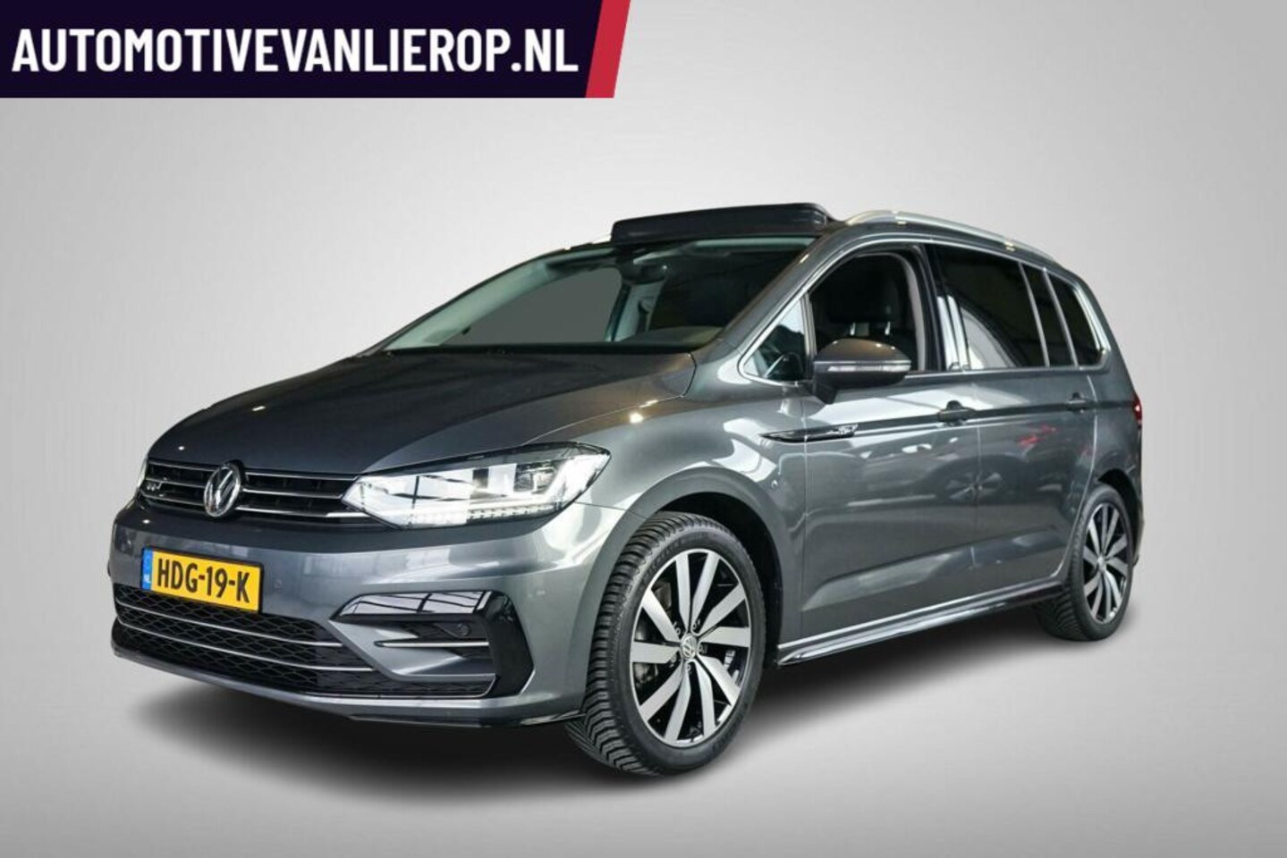 Volkswagen Touran - 1.5 TSI Highline Business R 7p PANO | TREKHAAK - AutoWereld.nl