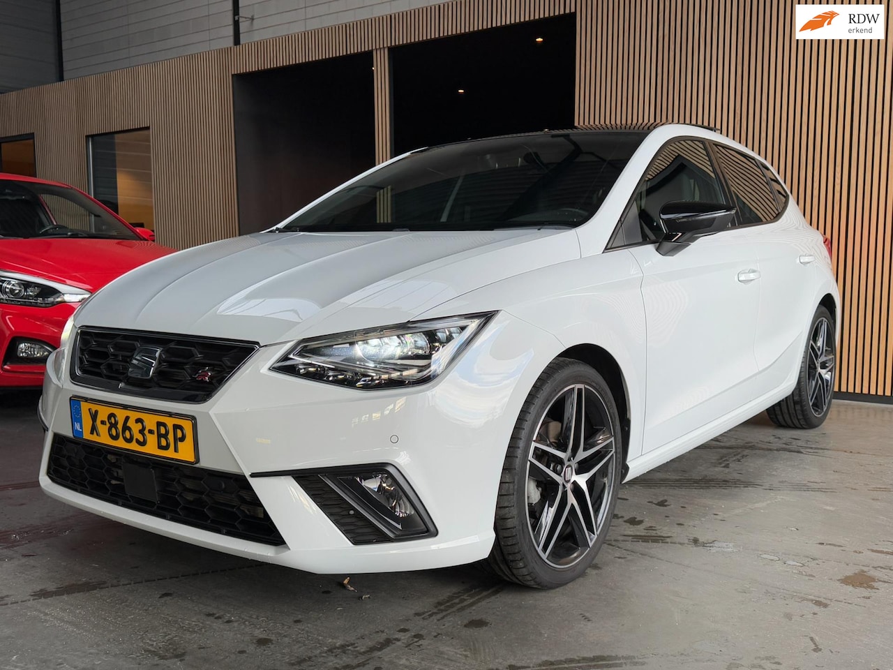 Seat Ibiza - 1.0 TSI FR Automaat Pano|Virtual|ACC|Sfeerv|Keyless|Beats - AutoWereld.nl