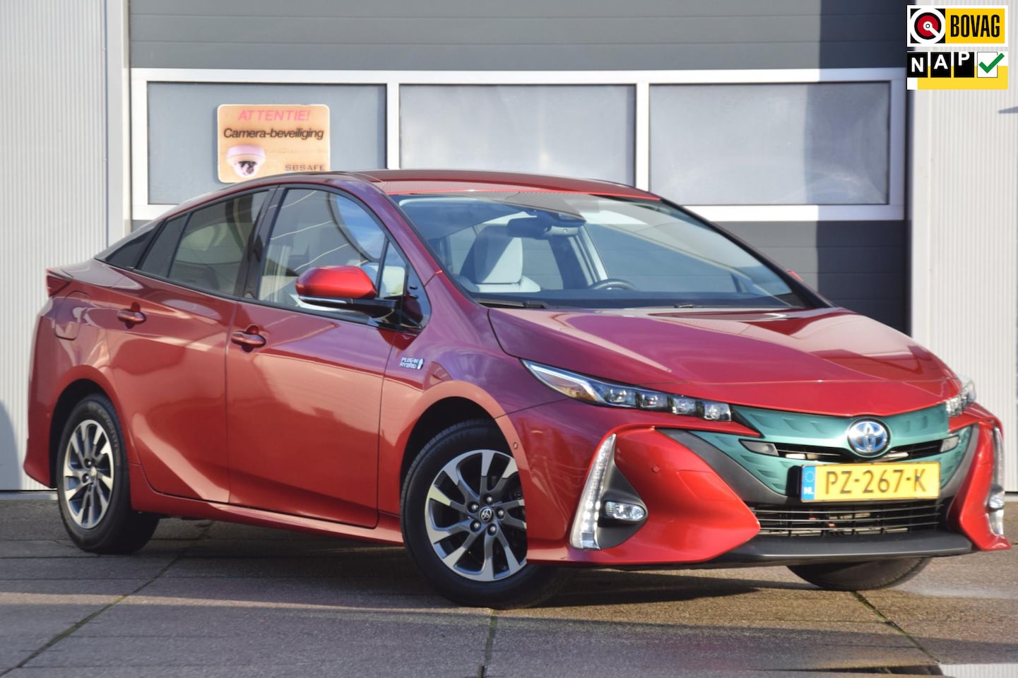 Toyota Prius - 1.8 Plug-in Business Plus JBL AUDIO/CAMERA/DRAADLOZE TELEFOON LADER/ - AutoWereld.nl