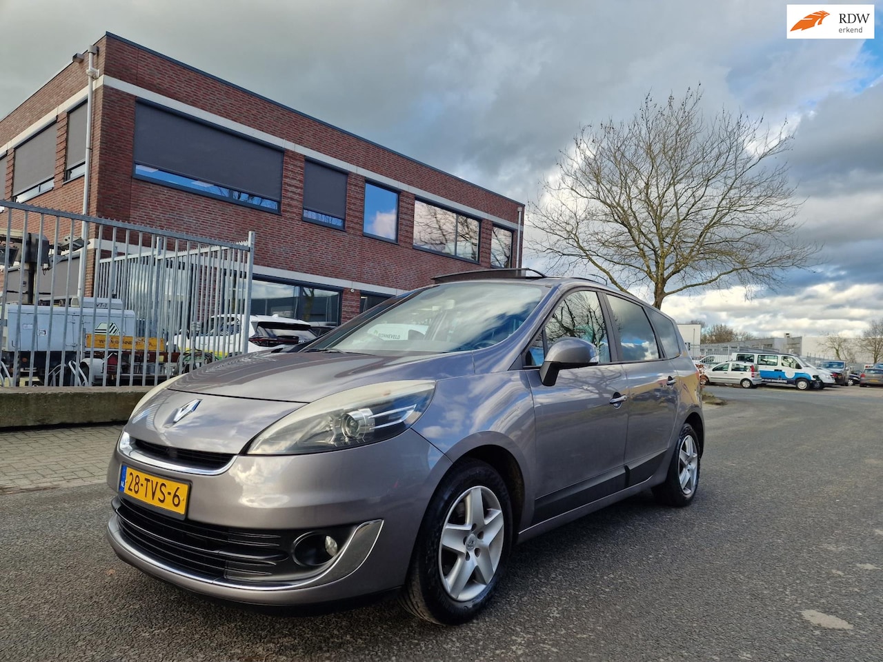 Renault Grand Scénic - 1.4 TCe Expression PANO NAVI CRUISE 2 X SLEUTELS - AutoWereld.nl