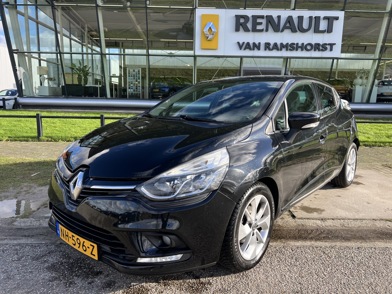 Renault Clio - 0.9 TCe Limited / Trekhaak / Cruise / DAB / Airco / Armsteun / - AutoWereld.nl