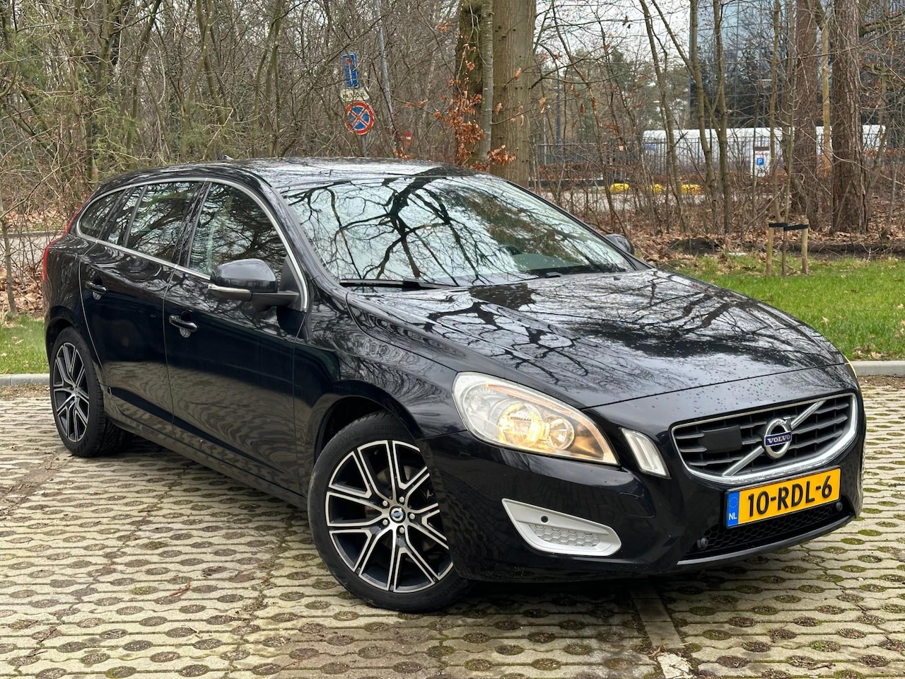 Volvo V60 - 1.6 T4 Momentum 1.6 T4 Momentum - AutoWereld.nl