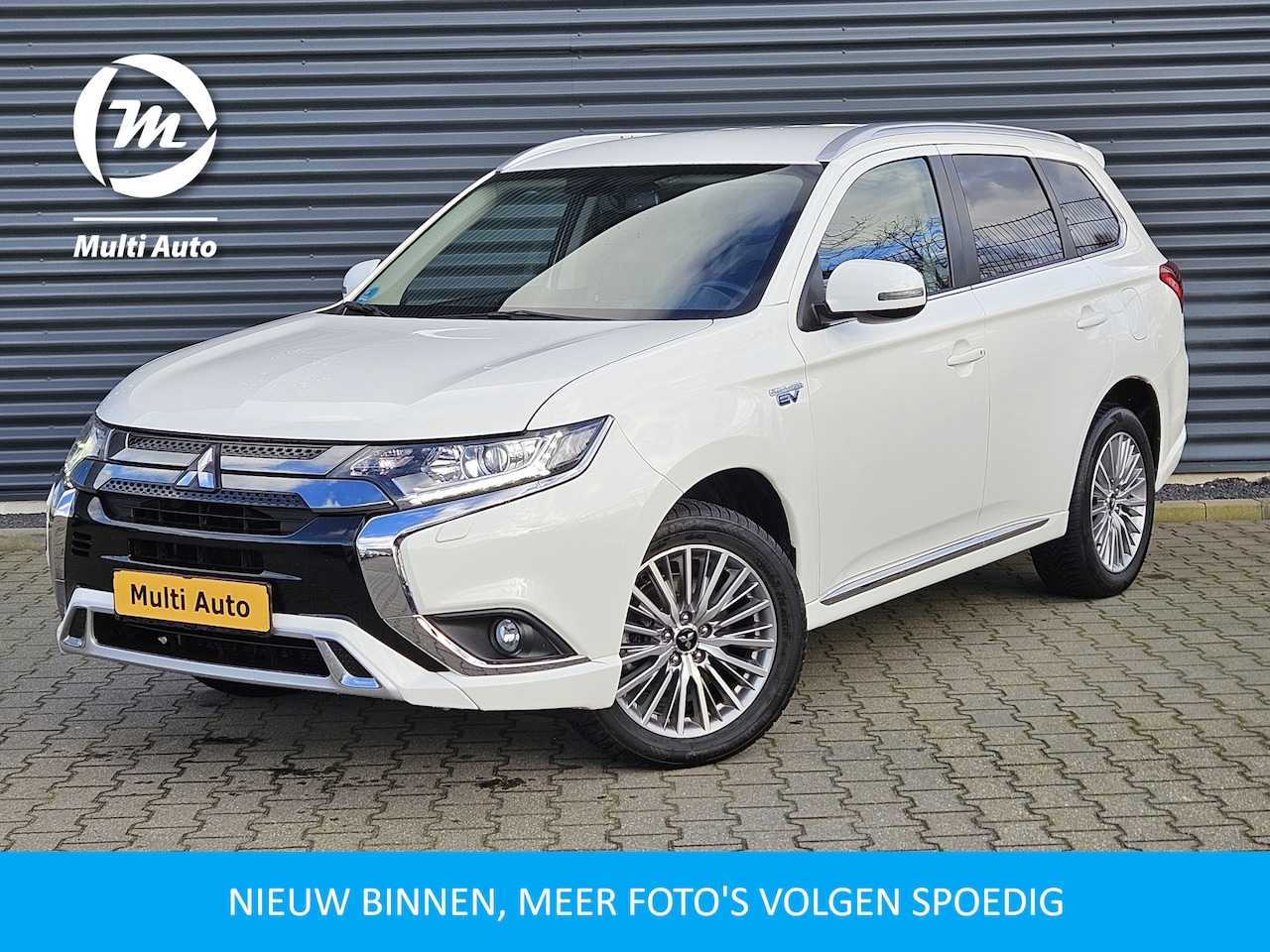 Mitsubishi Outlander - 2.4 Intense Plug In Hybrid PHEV | Apple Carplay | Stoelverwarming | Camera | DAB | Keyless - AutoWereld.nl