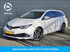 Toyota Auris Touring Sports - 1.8 Hybrid Freestyle Dealer O.H | Keyless | Alcantara Sportstoelen Verwarmd | Camera | Nav