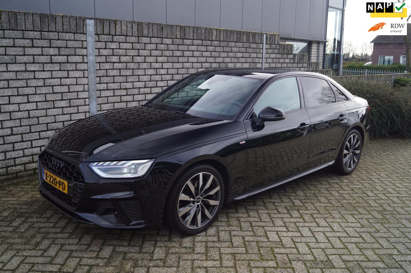 Audi A4 Limousine - 35 TFSI S Edition Competition Autom Half Leder Sportst Navi Apple Carplay Clima Cruise 2x - AutoWereld.nl