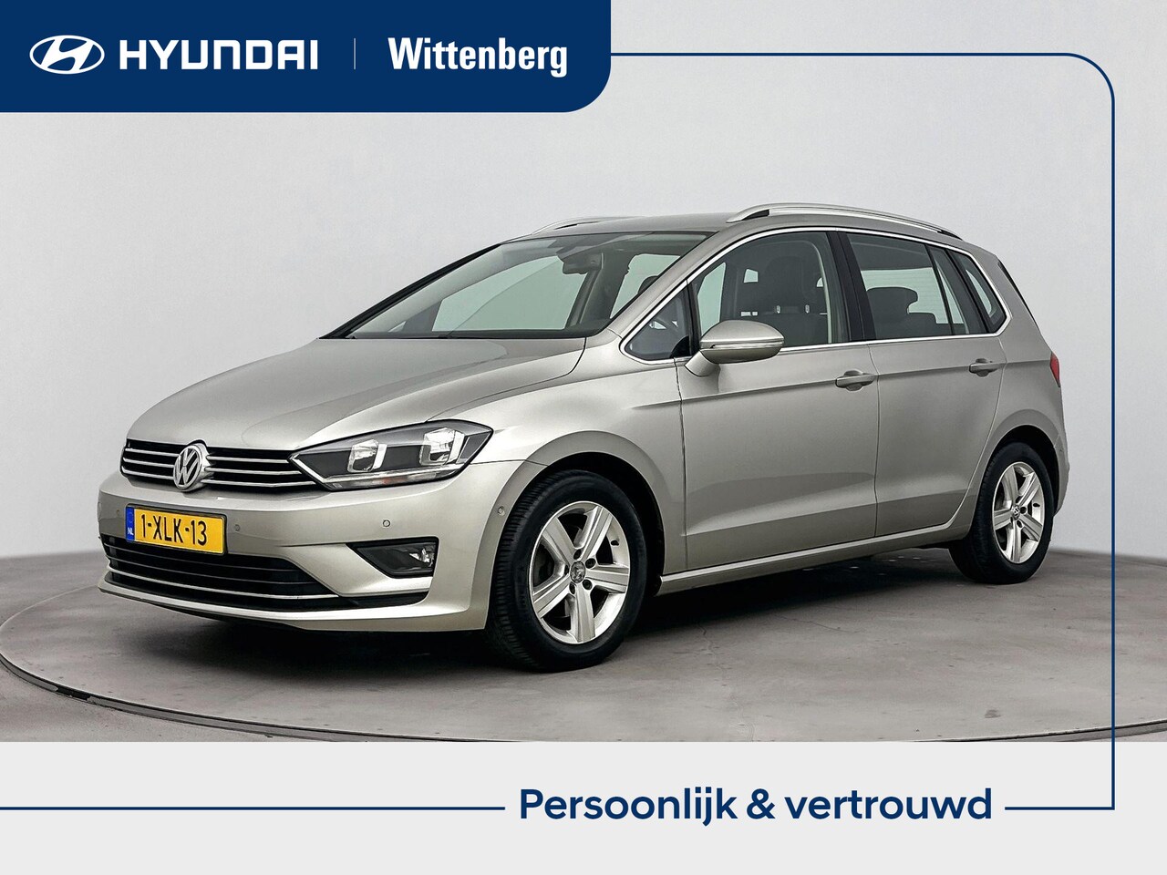 Volkswagen Golf Sportsvan - 1.2 TSI Highline 1e eigenaar! | Navi | Camera | Park Assist | cruise control | van 1e eige - AutoWereld.nl