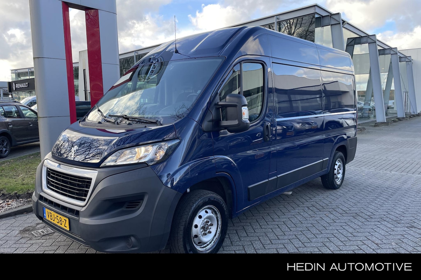 Peugeot Boxer - 330 2.0 BlueHDI L2H2 Premium 1ste eig., Trekhaak, Nav, Camera, Vloer & Wand - AutoWereld.nl