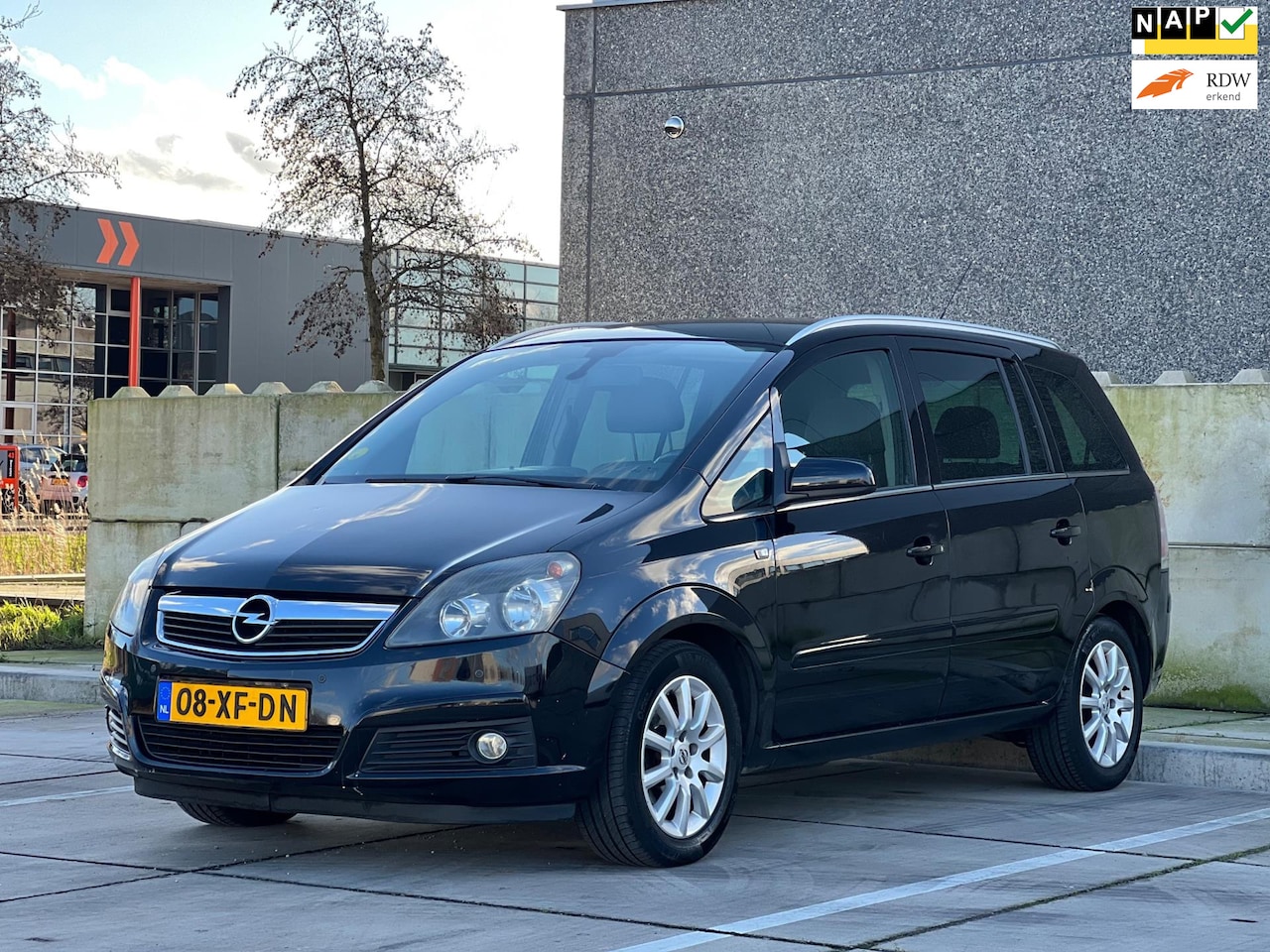 Opel Zafira - 1.8 Executive | Navigatie | Parkeersensoren | Trekhaak | Cruise Control | - AutoWereld.nl