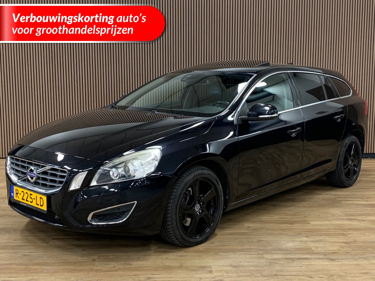 Volvo V60 - 2.0 T5 Summum|Automaat|127000KM|Opendak|Camera| - AutoWereld.nl