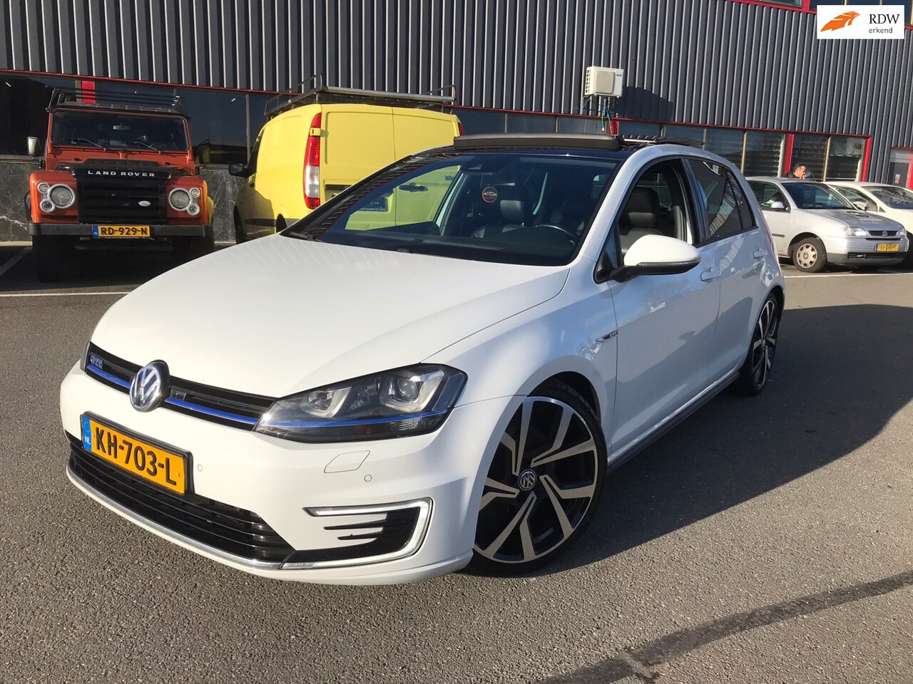 Volkswagen Golf - 1.4 TSI GTE / AUTOMAAT / PANO / LEER / CAMERA / NAVI / - AutoWereld.nl