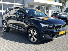 Volvo XC40 - 1.5 T3 Momentum Pro Panoramadak Camera 19" licht metalen velgen Harman/Kardon