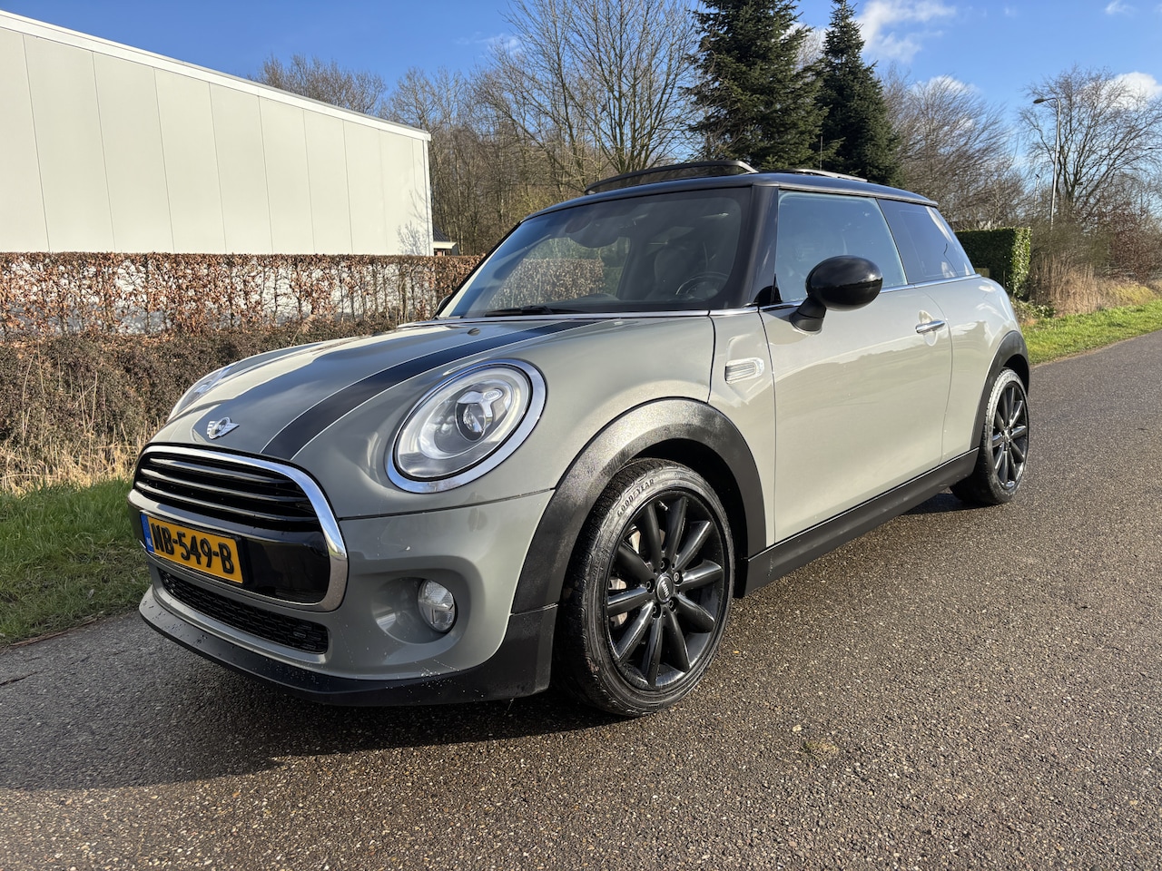 MINI Cooper - Mini 1.5 Chili Business / AIRCO / NAVI / PANORAMADAK / XENON - AutoWereld.nl