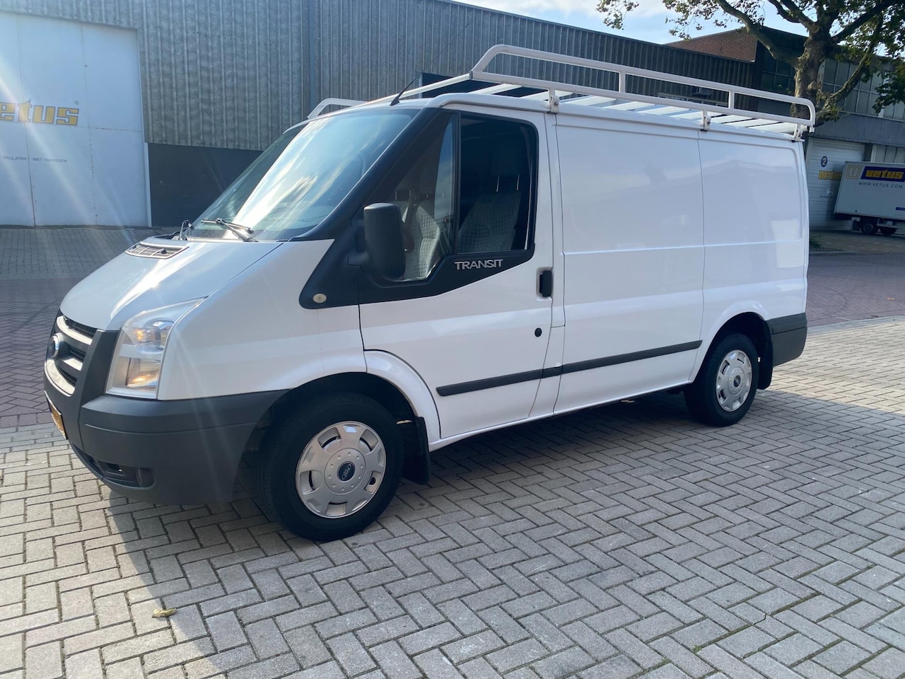 Ford Transit - 260S 2.2 TDCI * 109.247 KM NAP * 1e Eigenaar * Airco * APK 23-6-2025 * Airbag * Boekjes aa - AutoWereld.nl