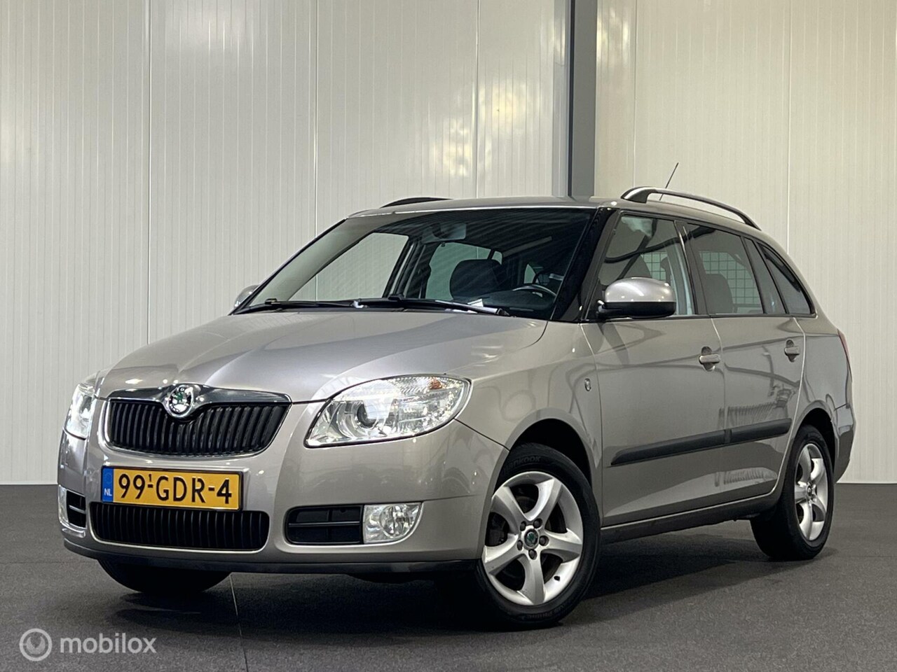 Skoda Fabia Combi - 1.6-16V Elegance [ NAP trekhaak climate cruise ] - AutoWereld.nl