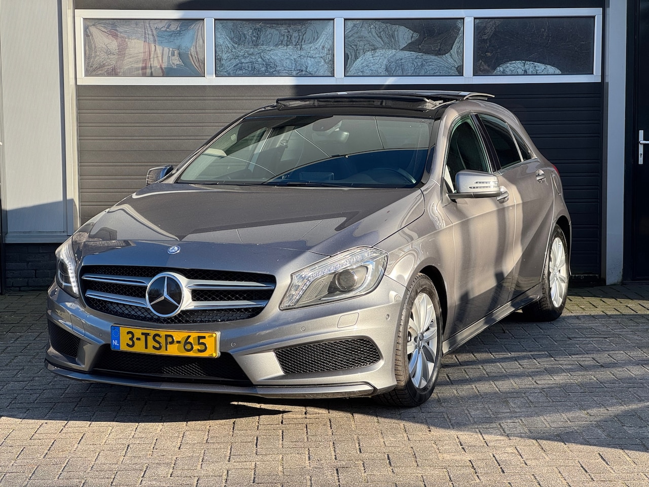 Mercedes-Benz A-klasse - 180 AMG Sport Xenon/Led, Pano, NAP - AutoWereld.nl