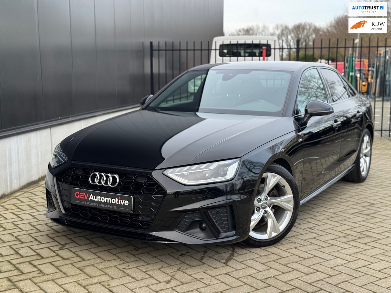 Audi A4 Limousine - 35 TFSI Launch edition 3x S-Line Matrix | Virtual Cockpit | Sfeerverlichting - AutoWereld.nl