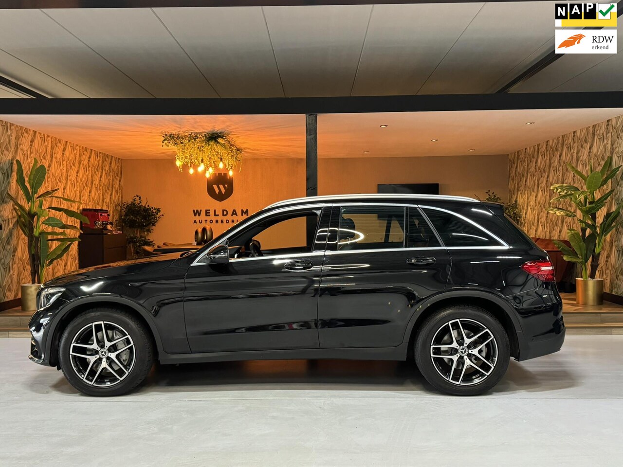 Mercedes-Benz GLC-klasse - 250 4MATIC AMG Garantie Pano Trekhaak Leder Xenon LED Camera Rijklaar - AutoWereld.nl