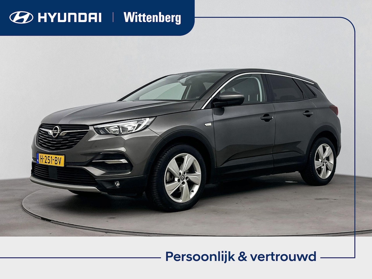 Opel Grandland X - 1.2 Turbo Innovation Aut. | Navigatie | Camera | Trekhaak | Comfortstoel | Parkeersensoren - AutoWereld.nl