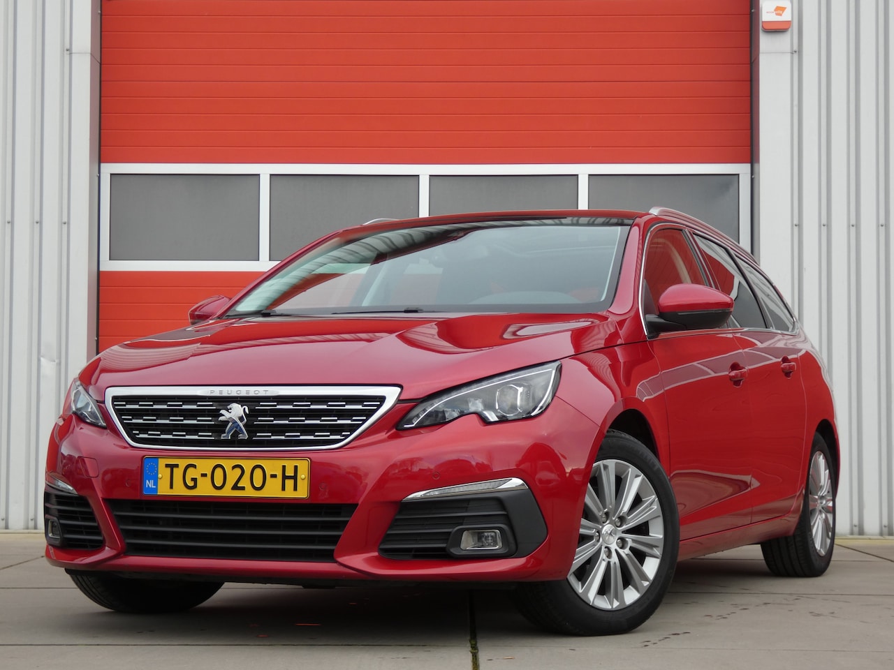 Peugeot 308 SW - 1.2 PureTech Allure/ lage km/ automaat/ zeer mooi! - AutoWereld.nl